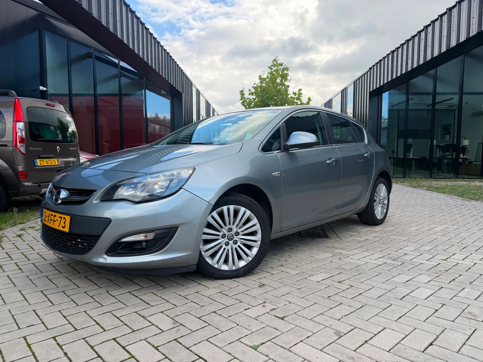 Opel Astra (2014) — foto 1