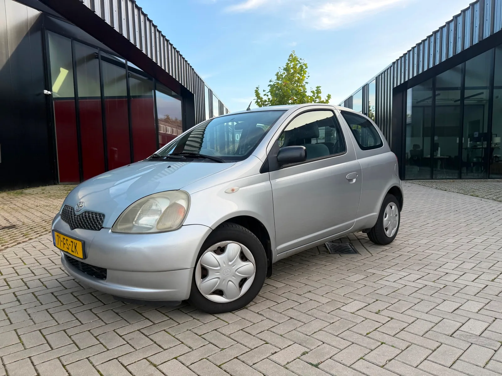 Toyota Yaris (2000) — foto 1