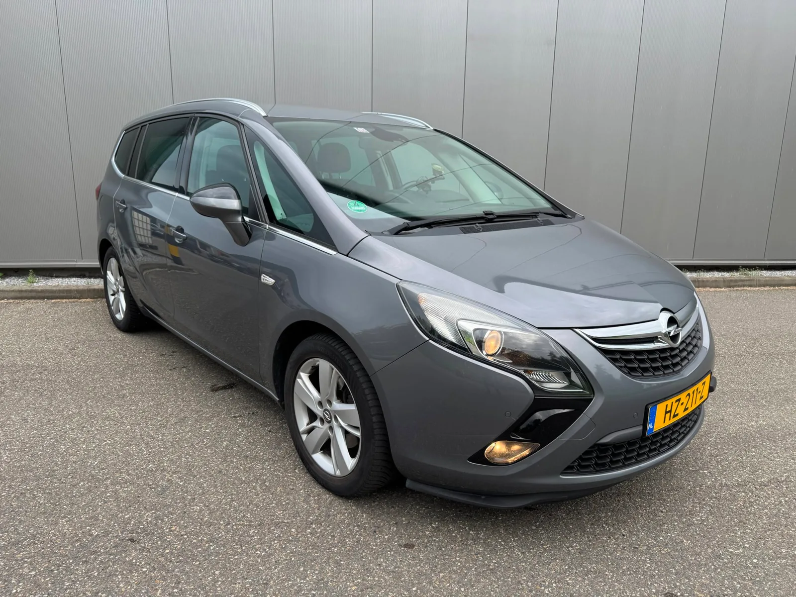 Opel Zafira (2016) — foto 1