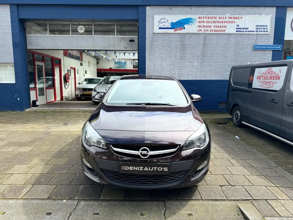 Opel Astra (2014) — foto 1