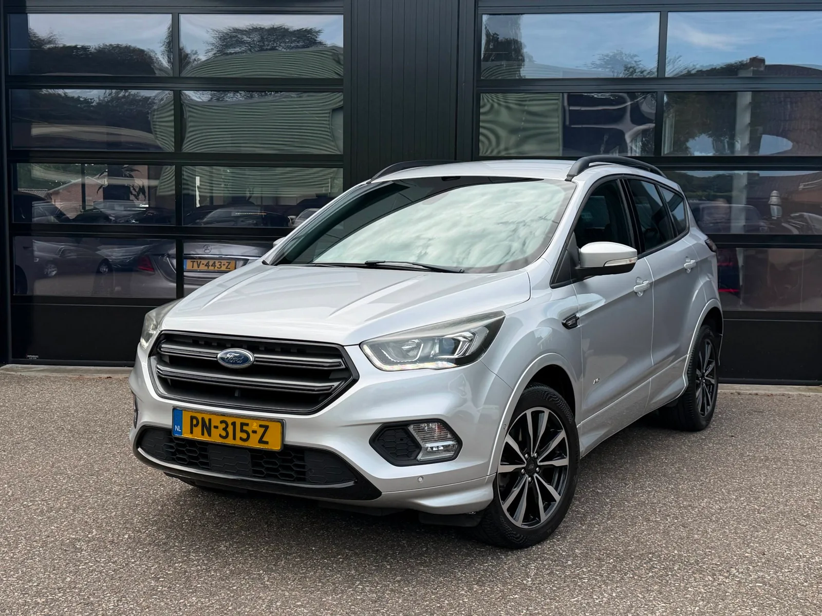 Ford Kuga (2017) — foto 1