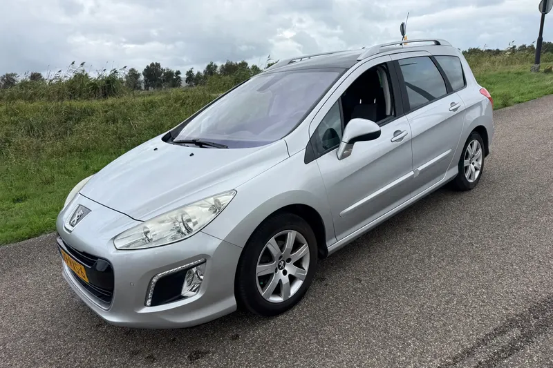 Peugeot 308 (2011)