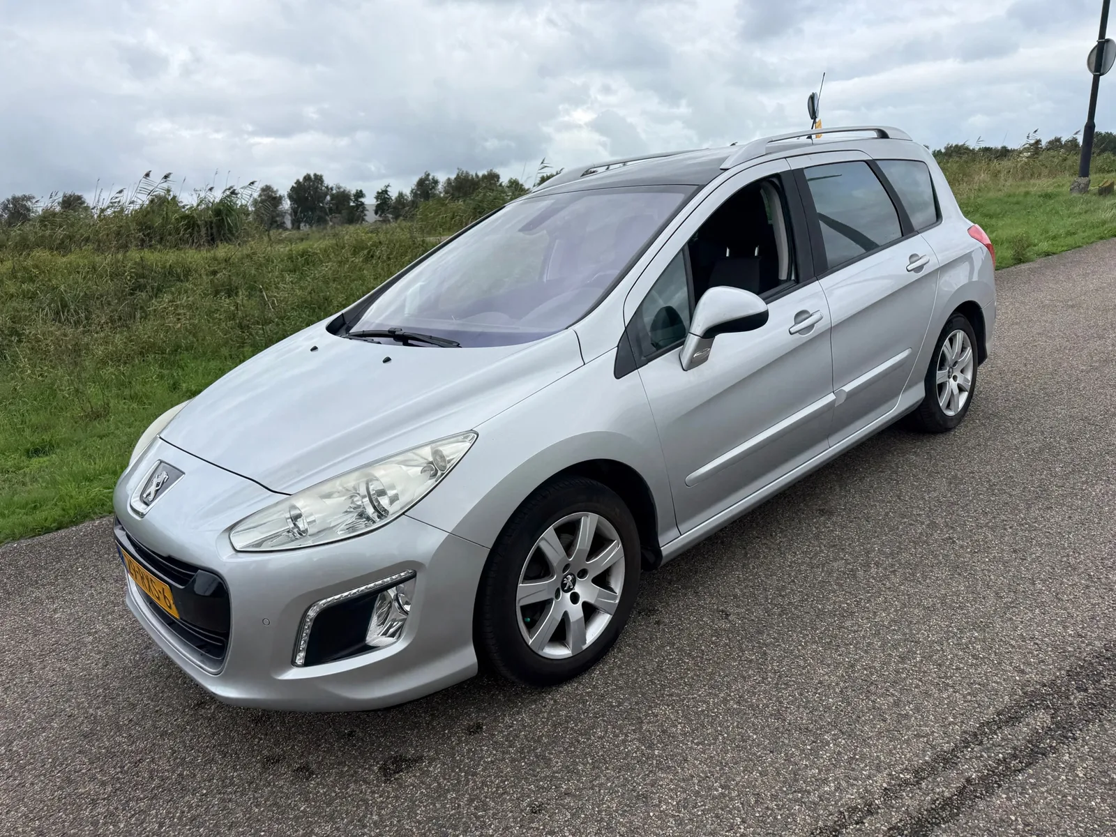 Peugeot 308 (2011) — foto 1