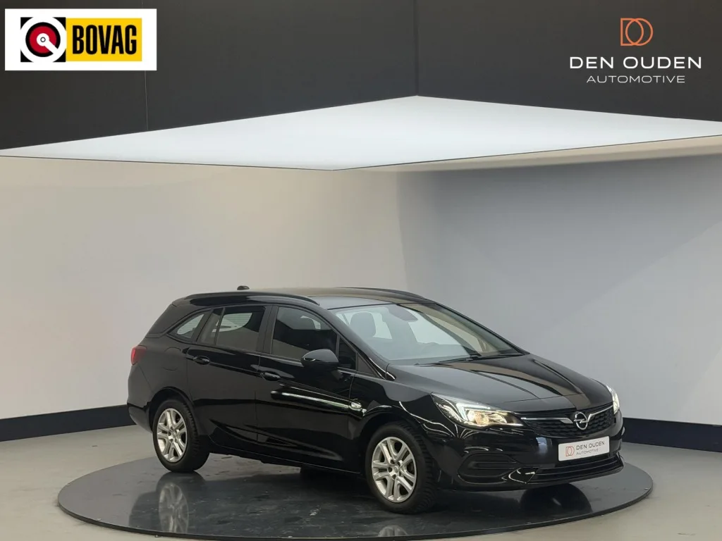 Opel Astra (2022) — foto 1