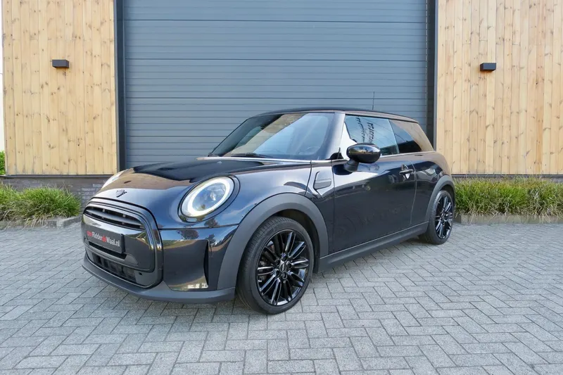MINI One (2021)