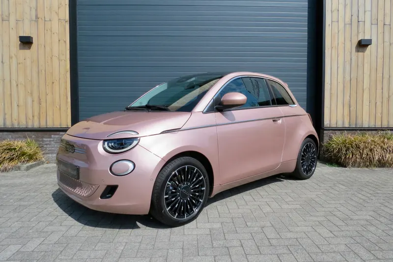 Fiat 500 (2024)