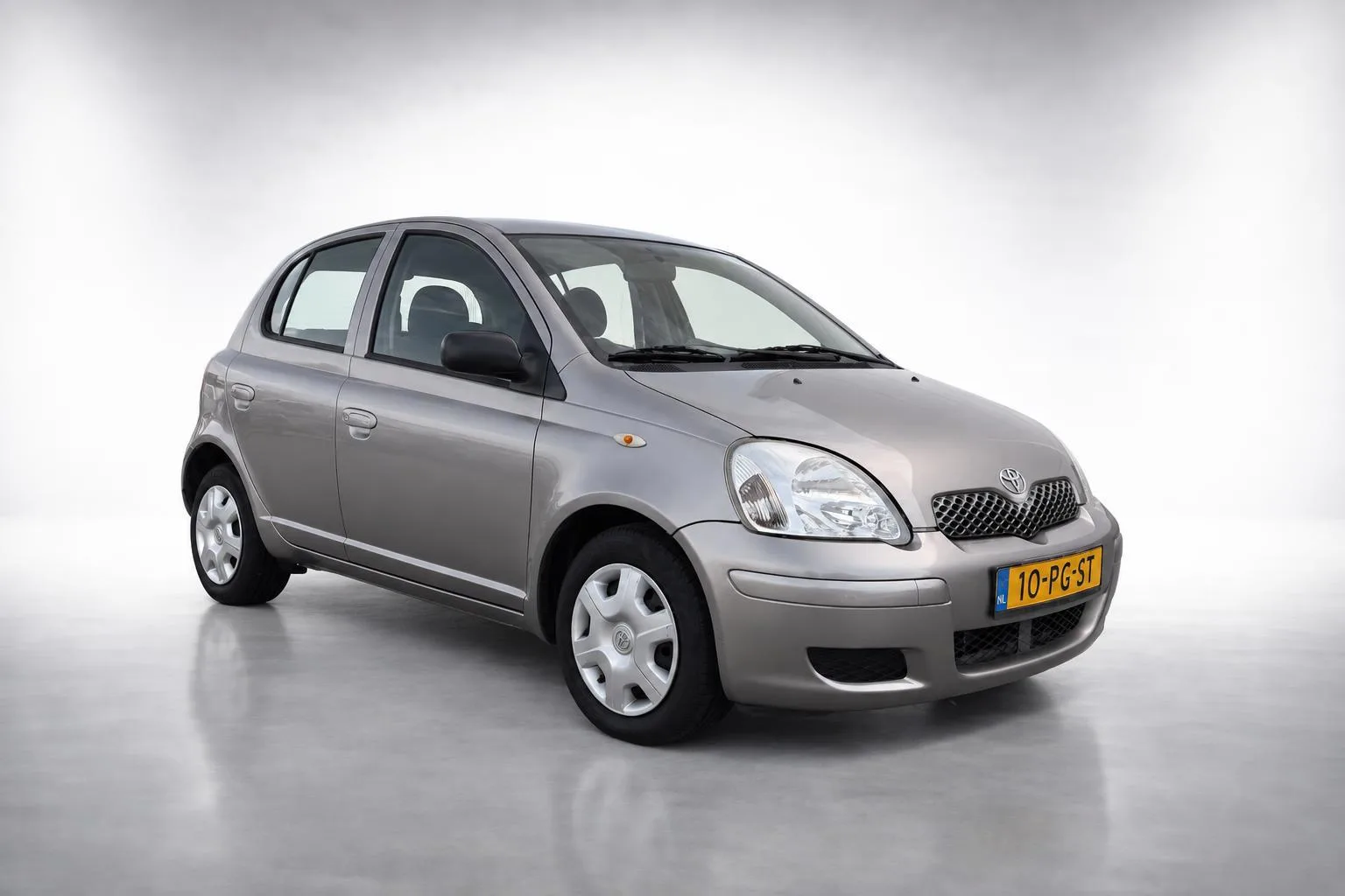 Toyota Yaris (2004) — foto 1