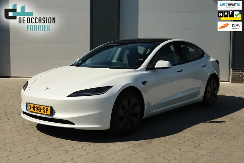 Tesla Model 3 (2024)