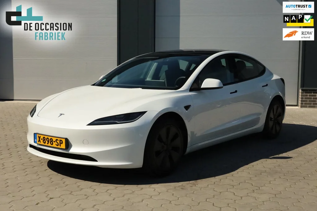 Tesla Model 3 (2024) — foto 1