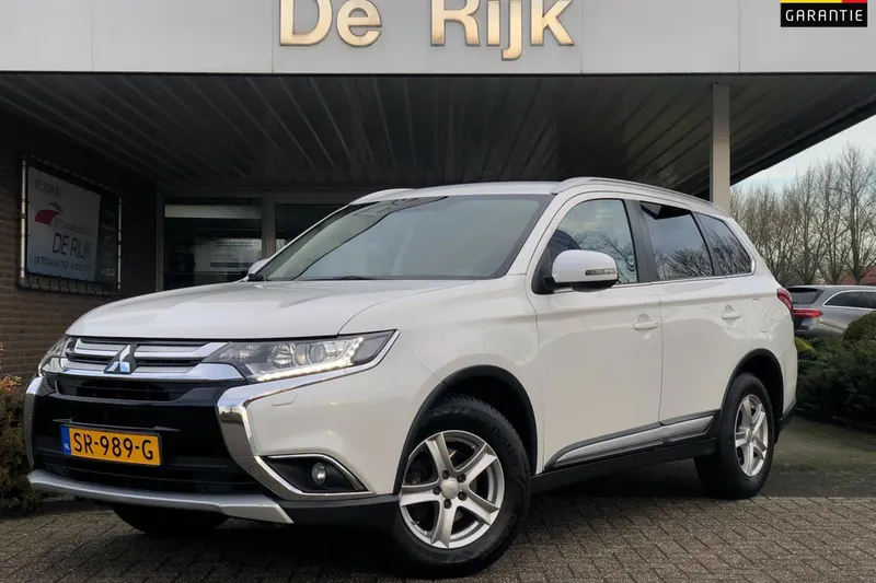 Mitsubishi Outlander (2016)