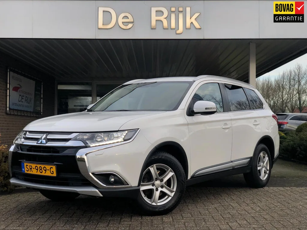 Mitsubishi Outlander (2016) — foto 1