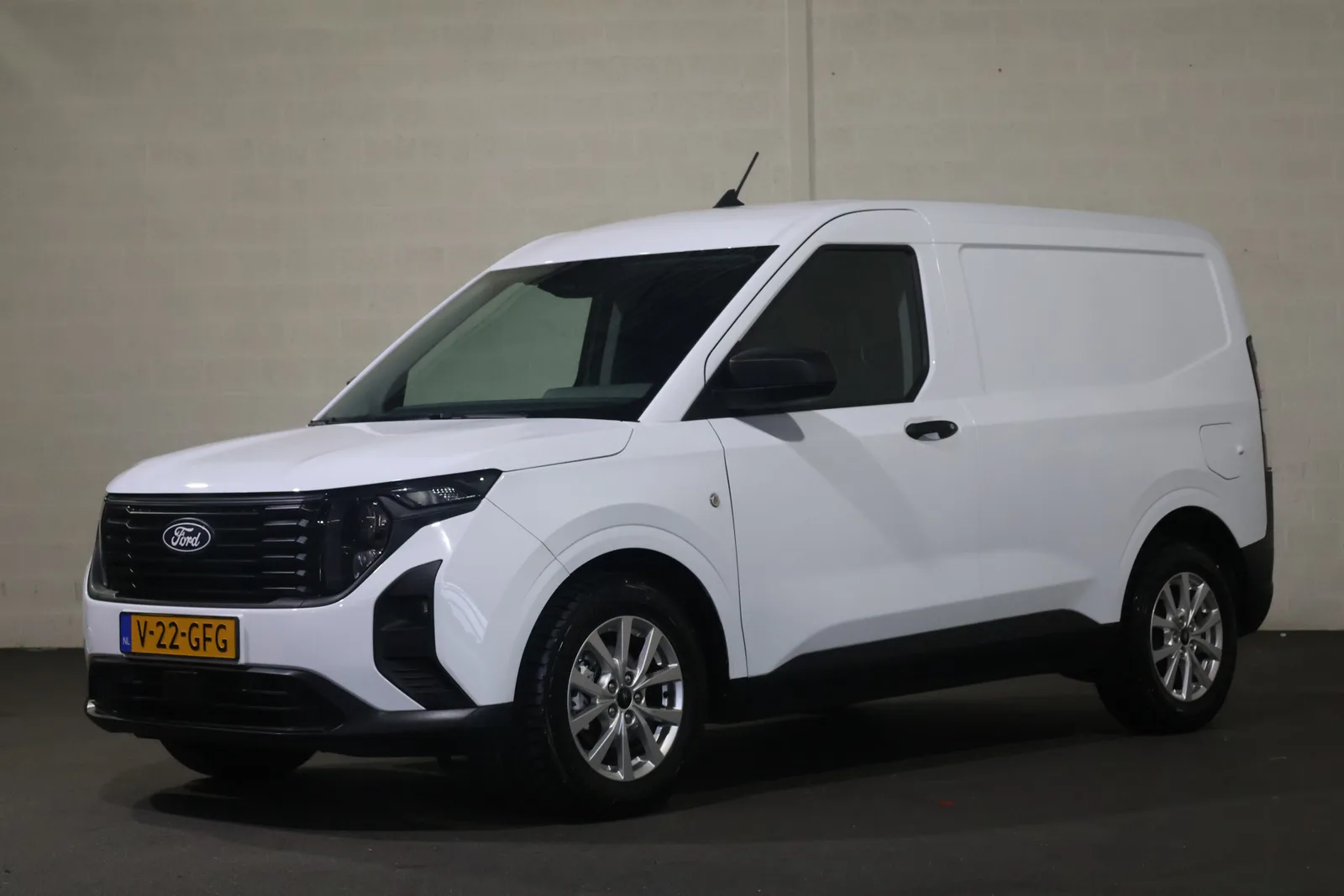 Ford Transit Courier (2024) — foto 1