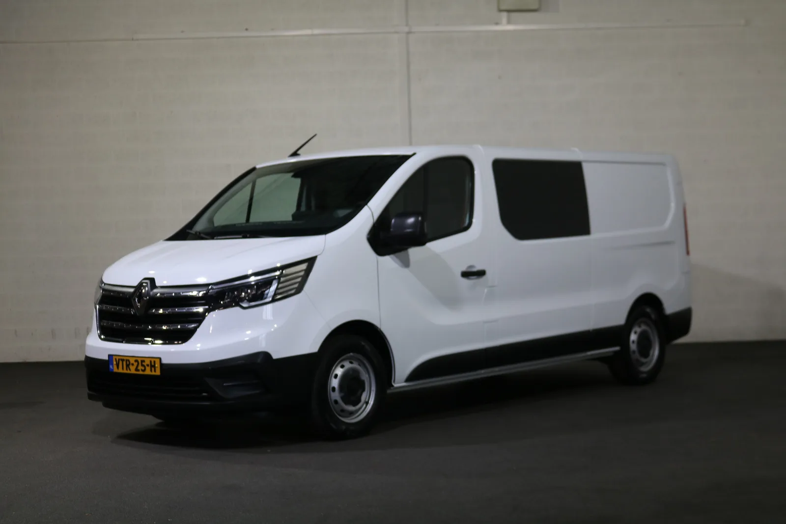 Renault Trafic (2023) — foto 1