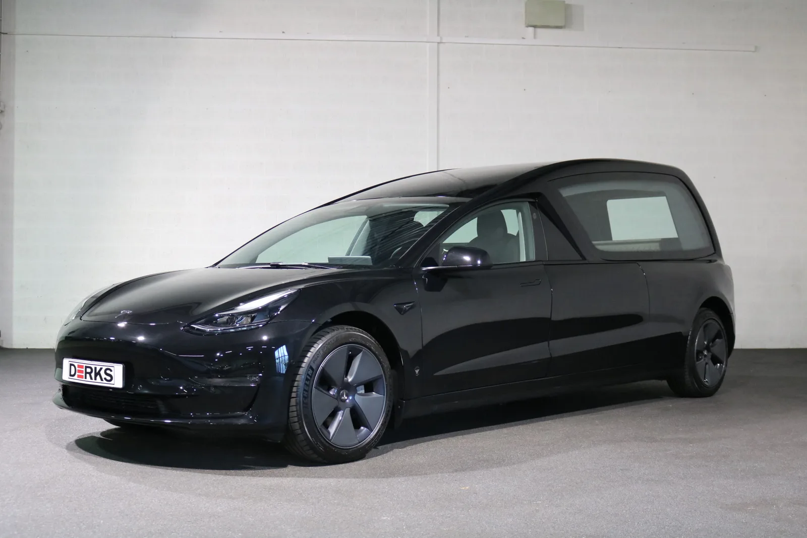 Tesla Hearse 3 (2022) — foto 1
