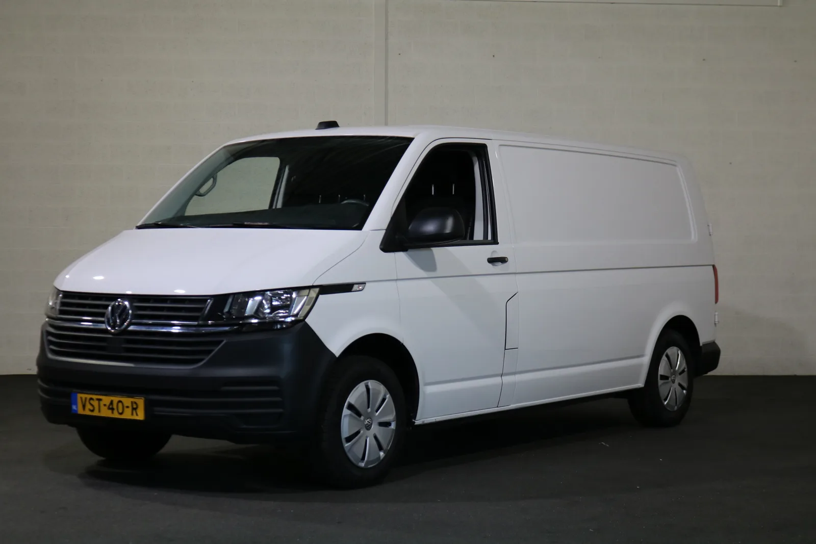 Volkswagen Transporter (2023) — foto 1