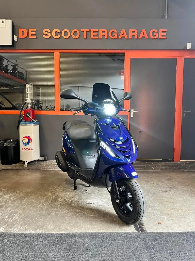 Piaggio Zip iget Brom Mijn FavorietenFULLPiaggio (2023) — foto 1