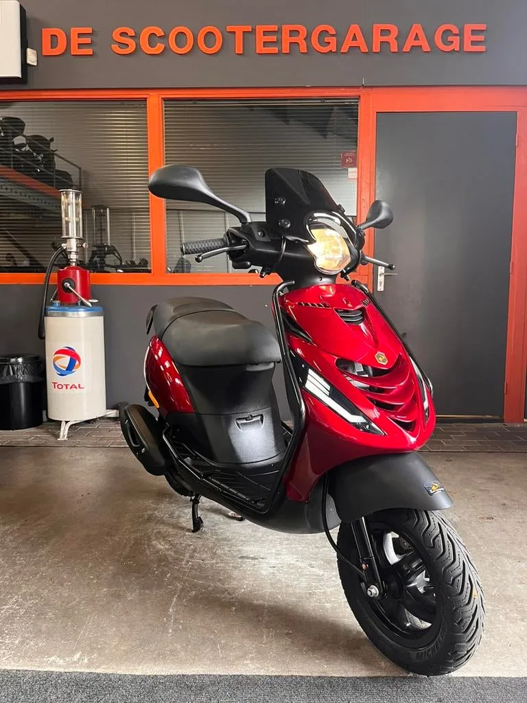 Piaggio Zip e4 Brom Mijn FavorietenFullPiaggio (2018) — foto 1