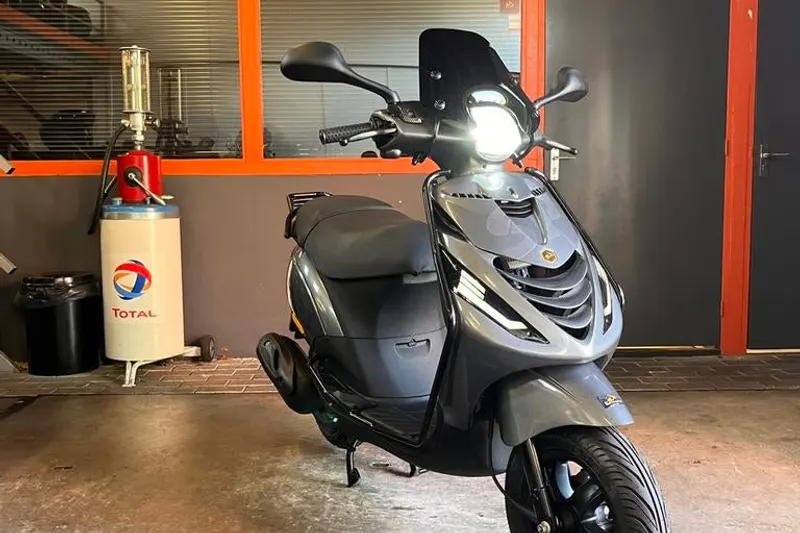 Piaggio Zip Brom Mijn FavorietenFULLPiaggio (2017)
