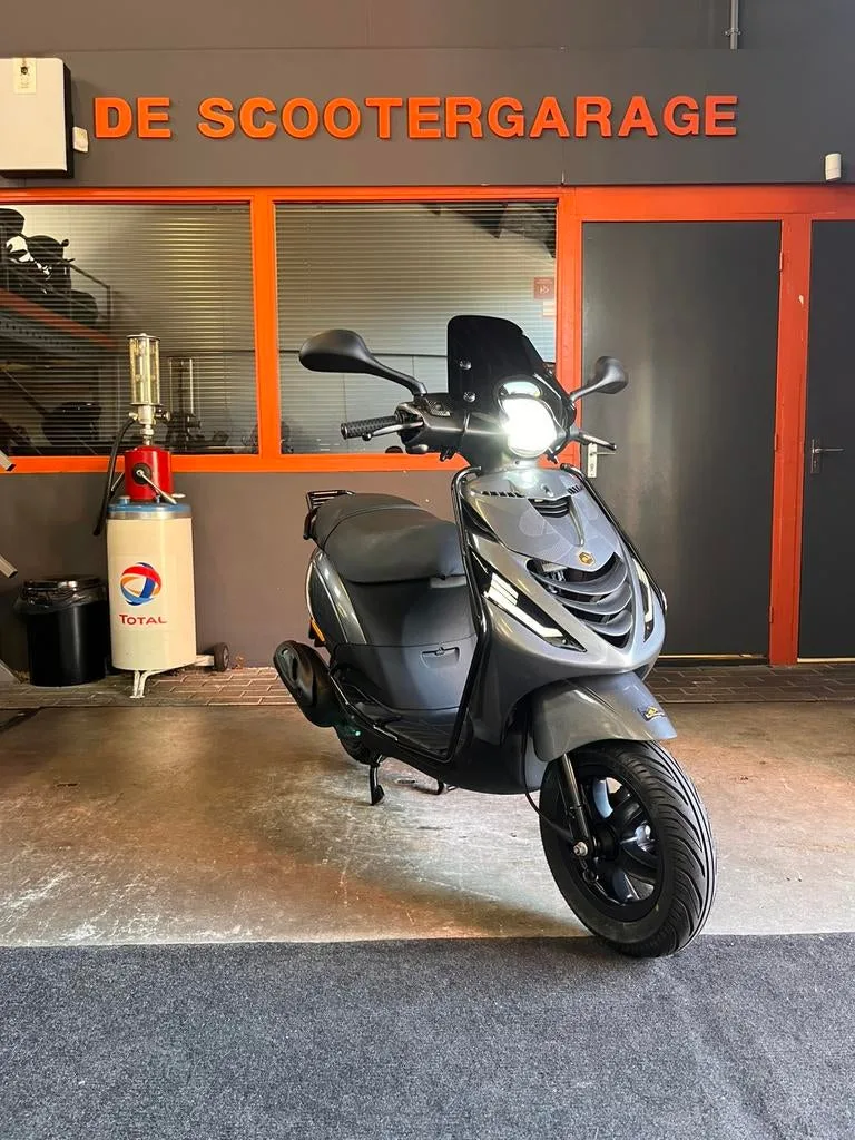 Piaggio Zip Brom Mijn FavorietenFULLPiaggio (2017) — foto 1