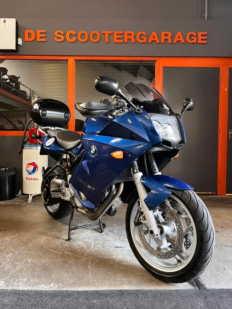 BMW F 800 ST (2008) — foto 1