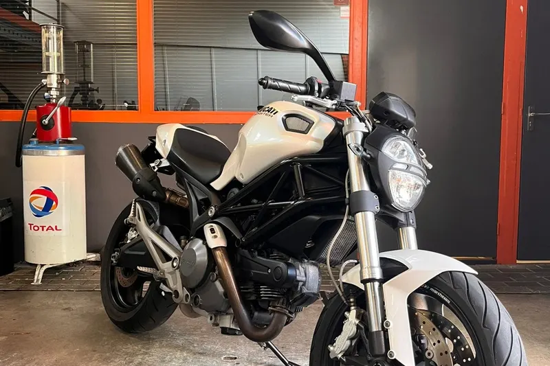 Ducati Monster 696 (2008)