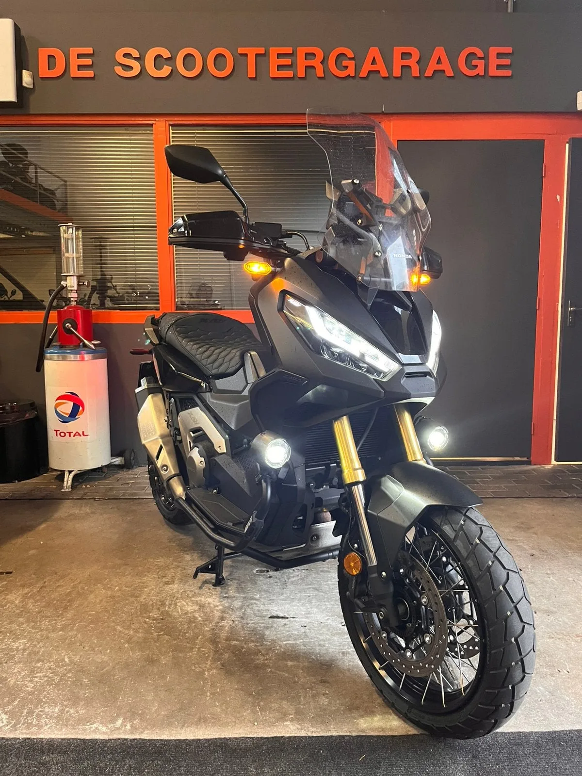 Honda Xadv 750 black on black Mijn FavorietenHonda (2024) — foto 1