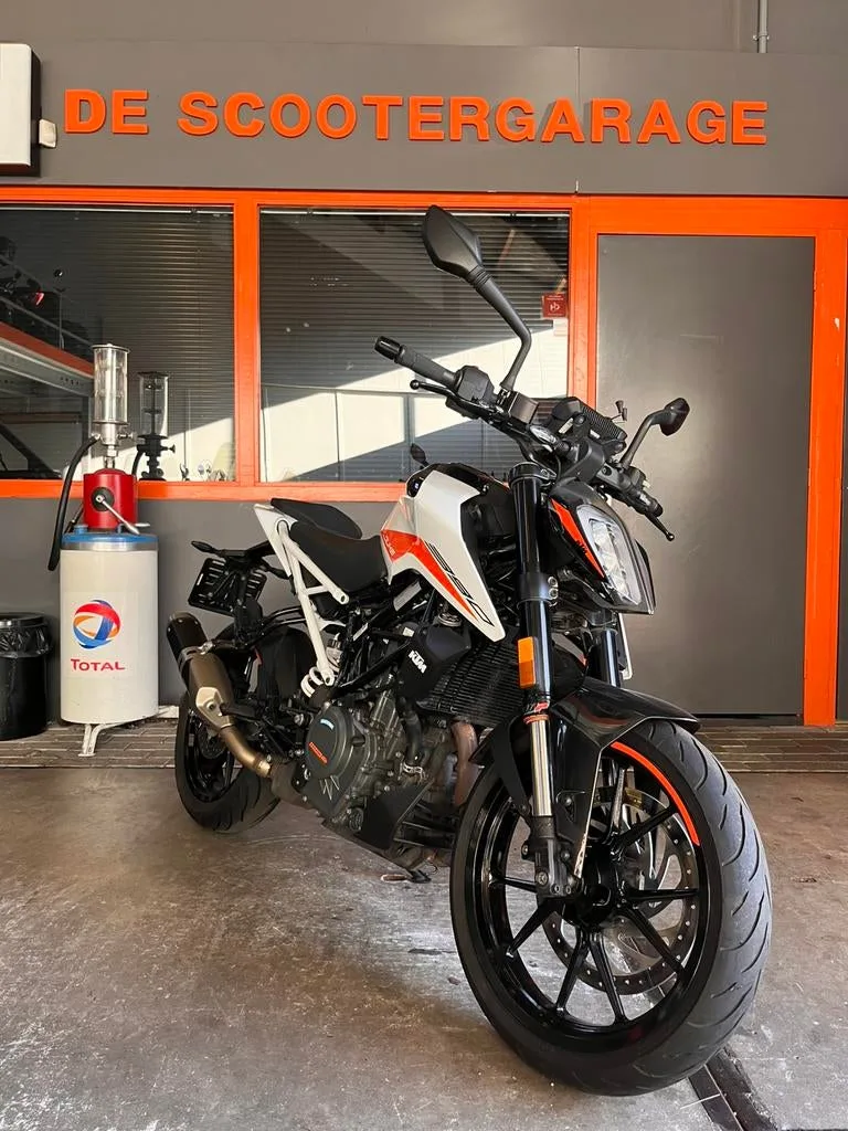 KTM Duke 390 (2023) — foto 1