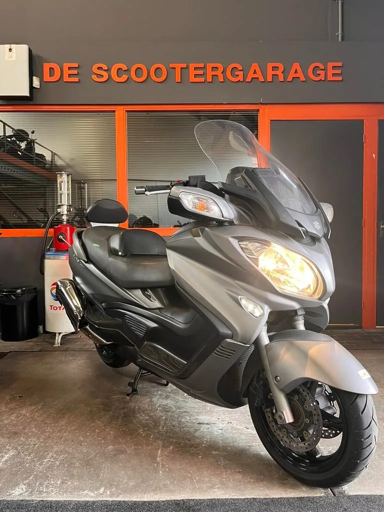 Suzuki Burgman 650 Executive (2014) — foto 1
