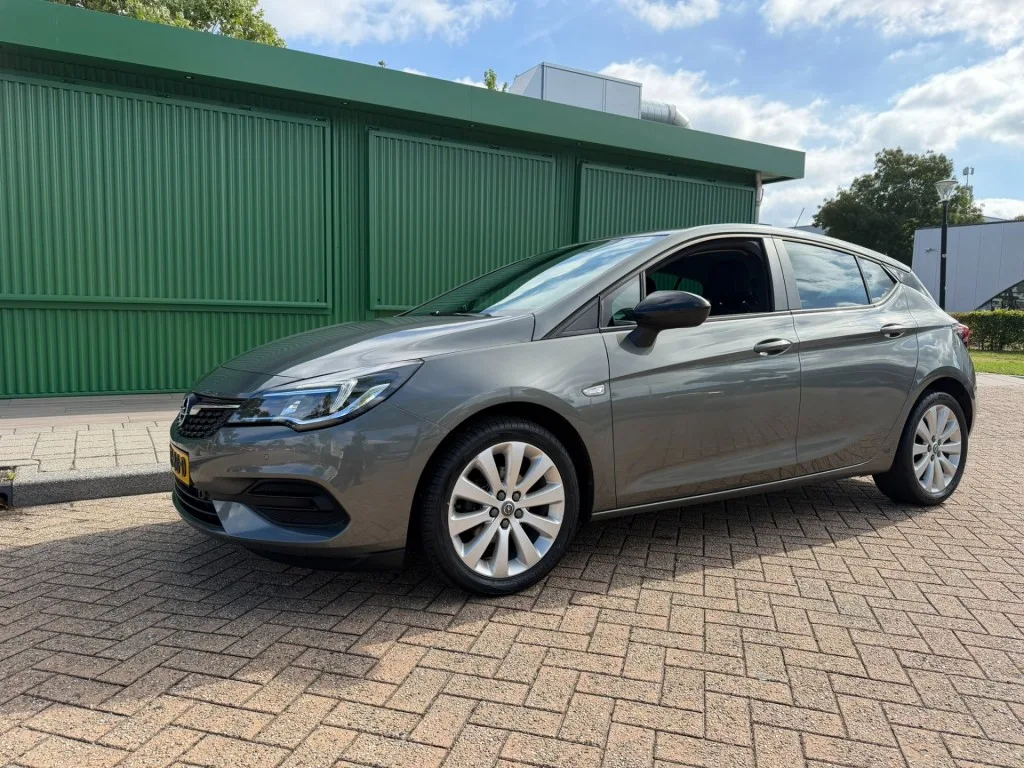 Opel Astra (2021) — foto 1