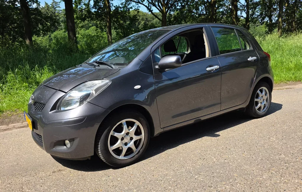 Toyota Yaris (2010) — foto 1