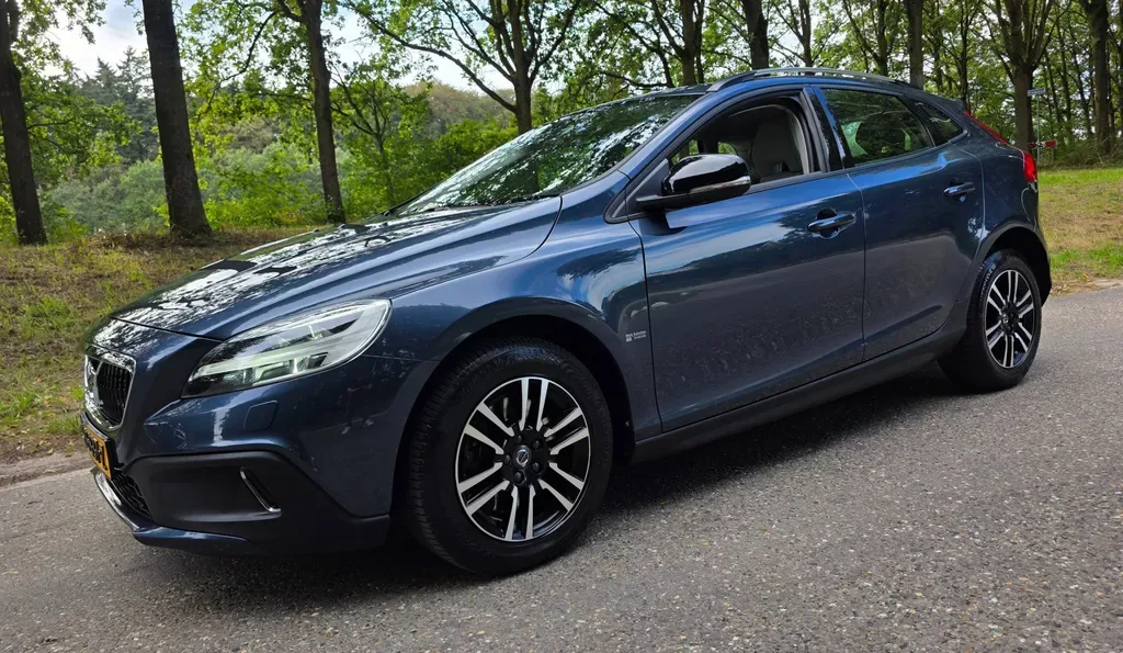 Volvo V40 Cross Country (2017) — foto 1