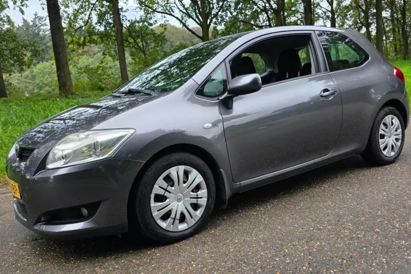 Toyota Auris (2008)
