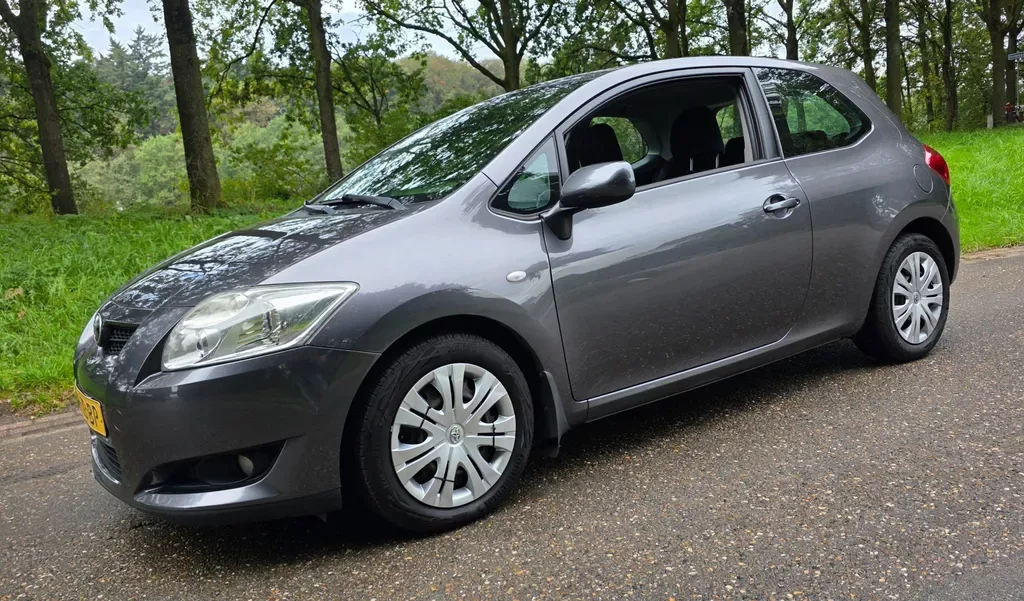 Toyota Auris (2008) — foto 1