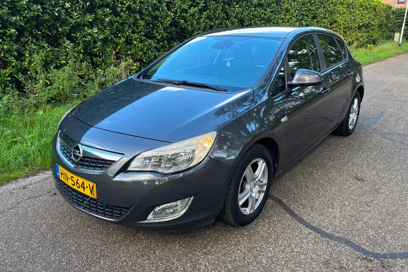 Opel Astra (2010)