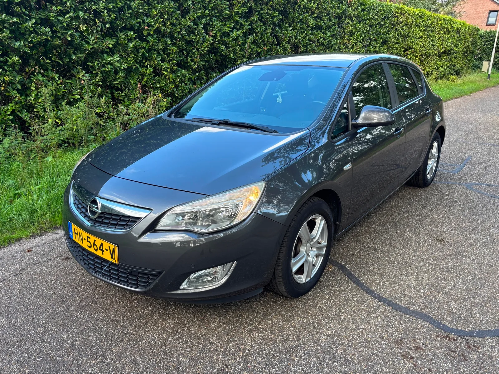 Opel Astra (2010) — foto 1