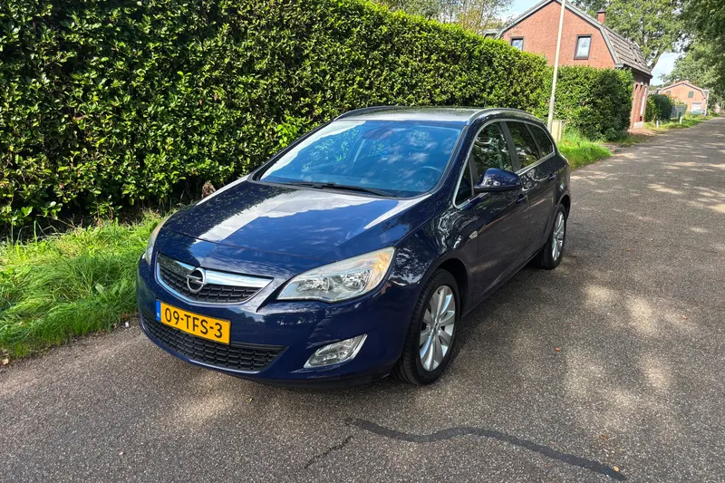 Opel Astra (2012)