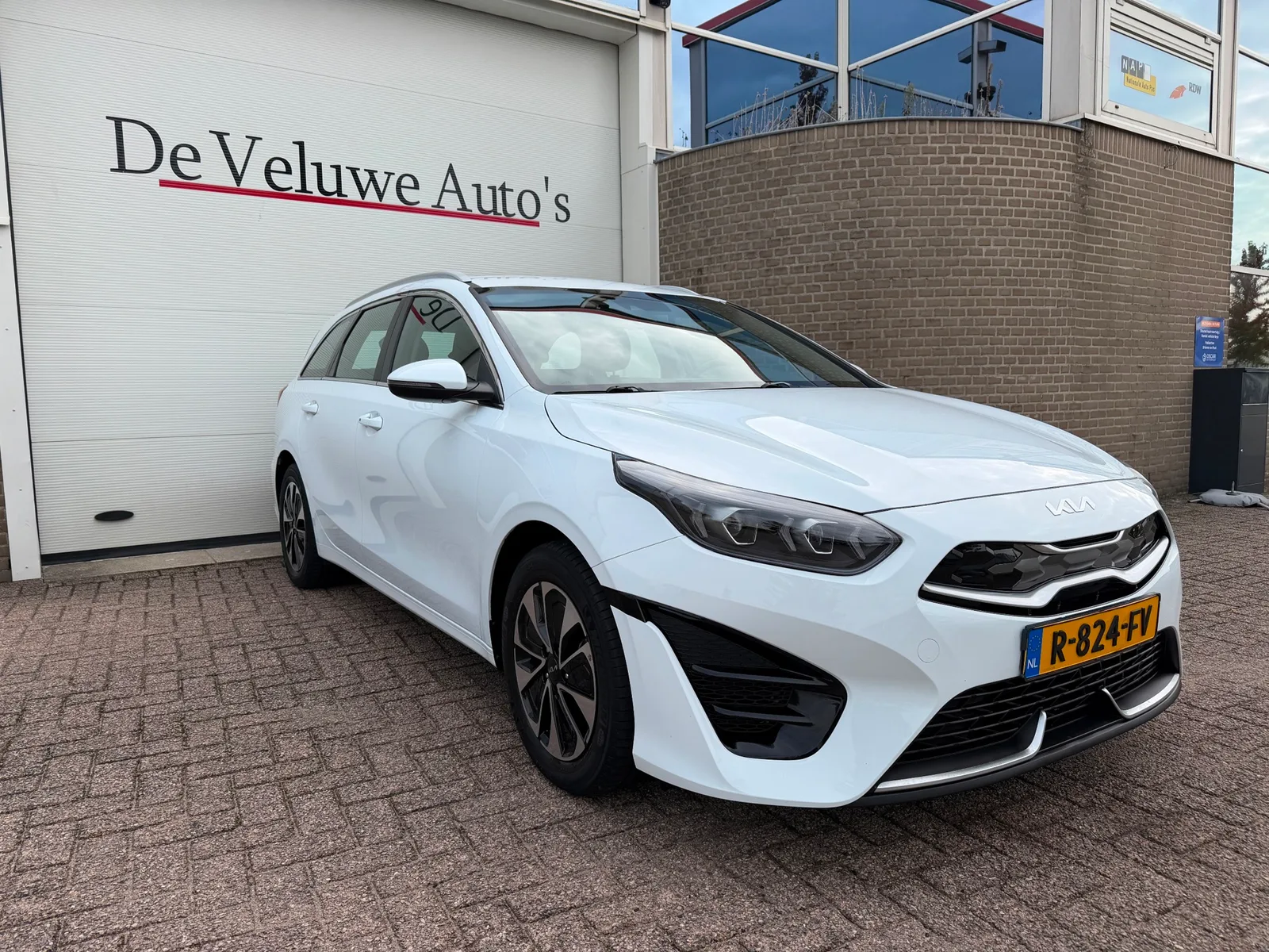 Kia Ceed Sportswagon (2022) — foto 1