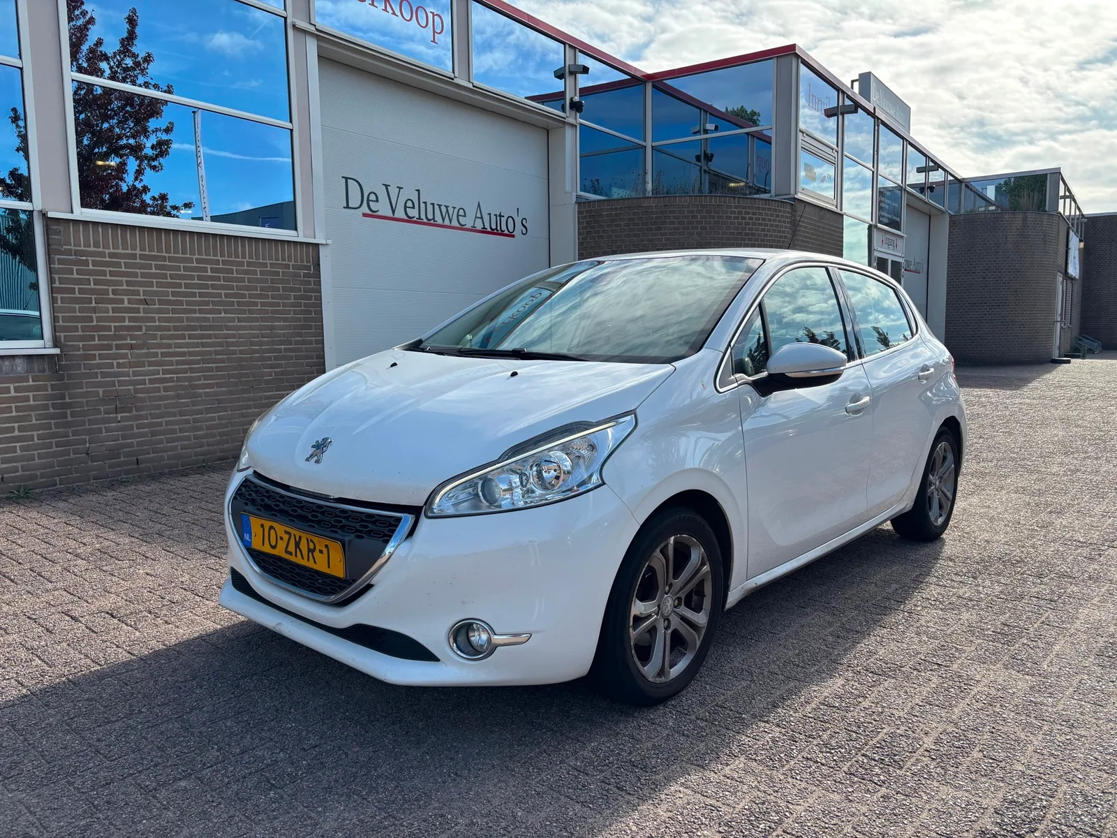 Peugeot 208 (2013) — foto 1