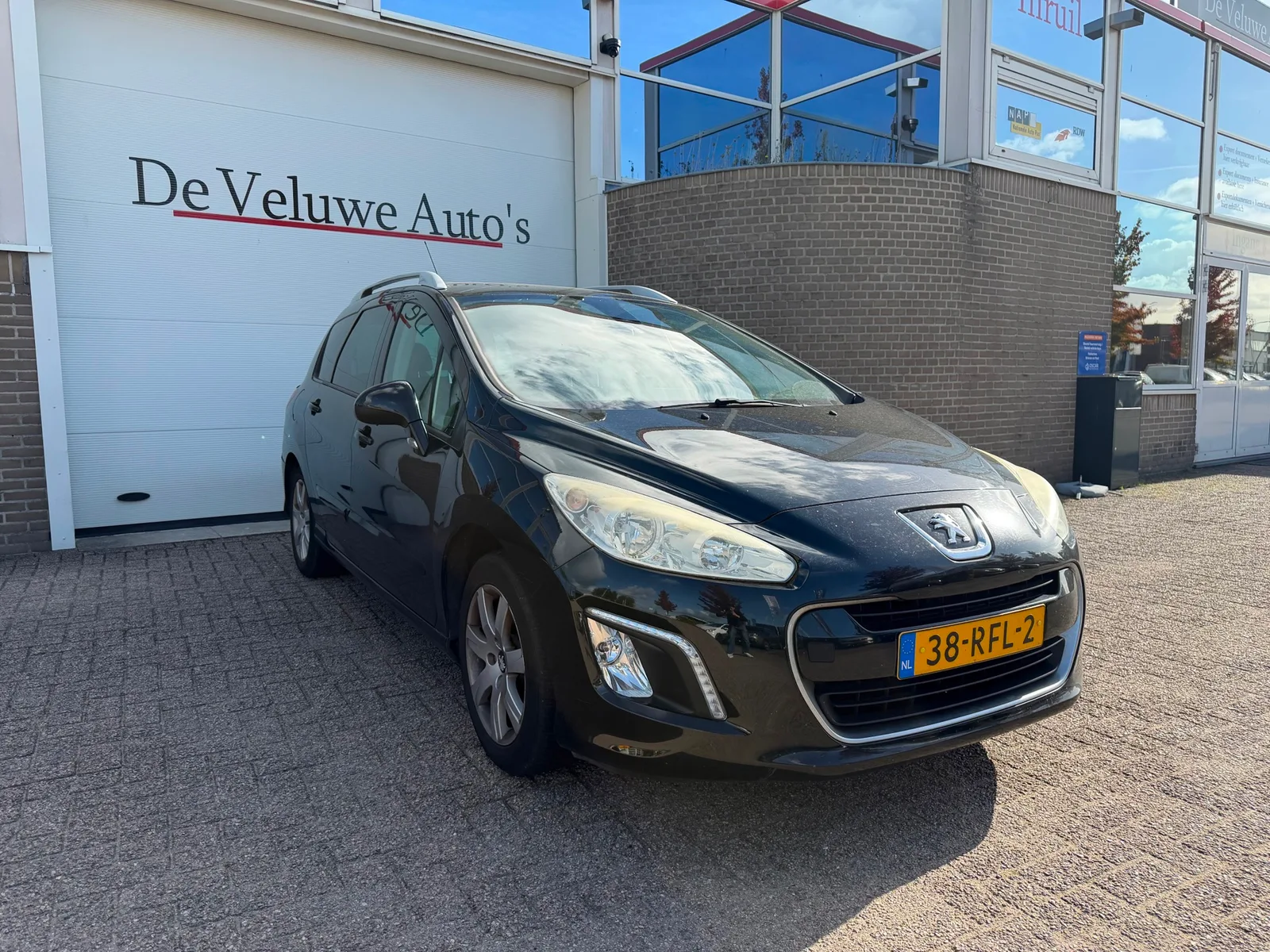 Peugeot 308 (2011) — foto 1