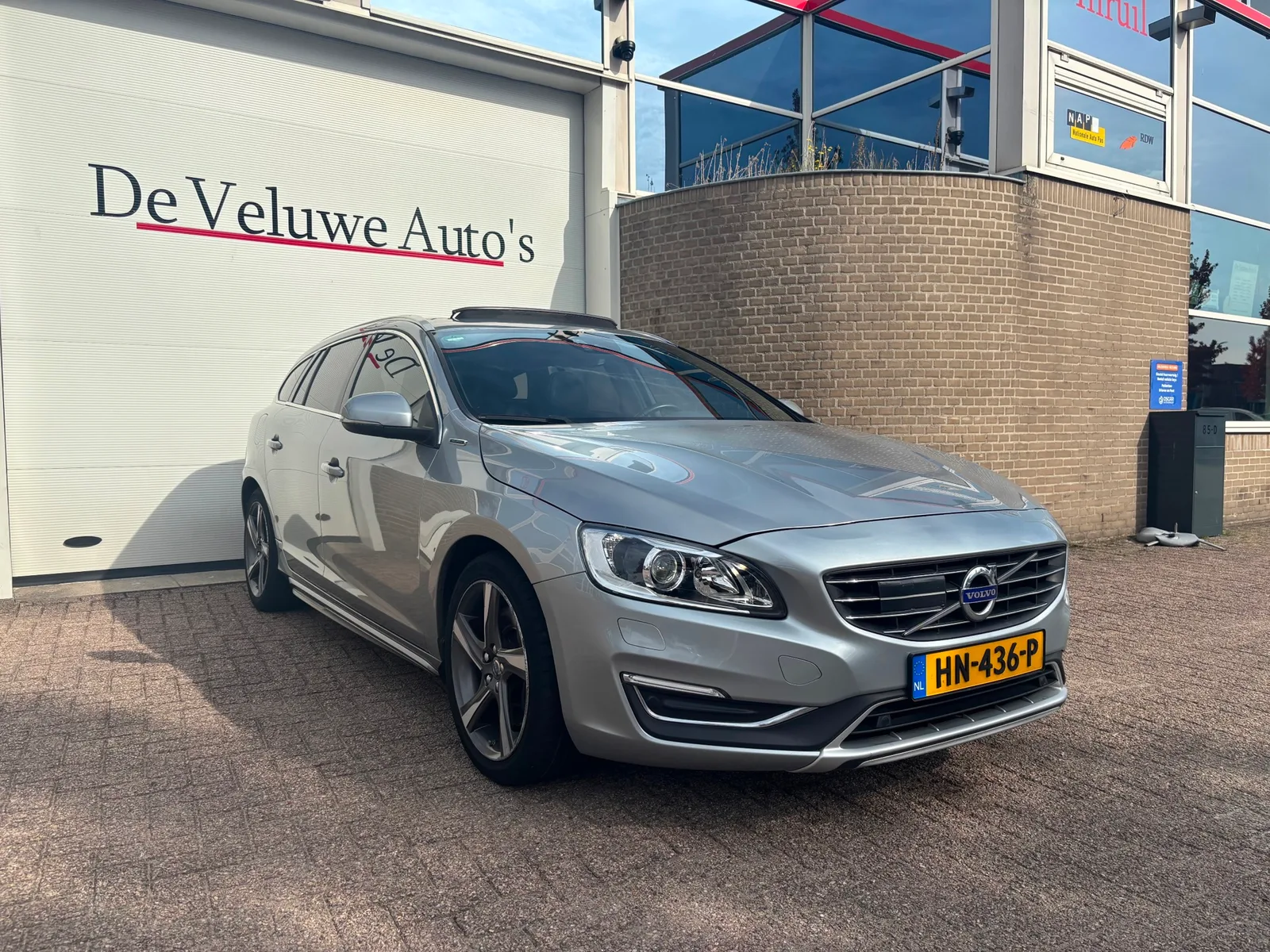 Volvo V60 (2015) — foto 1