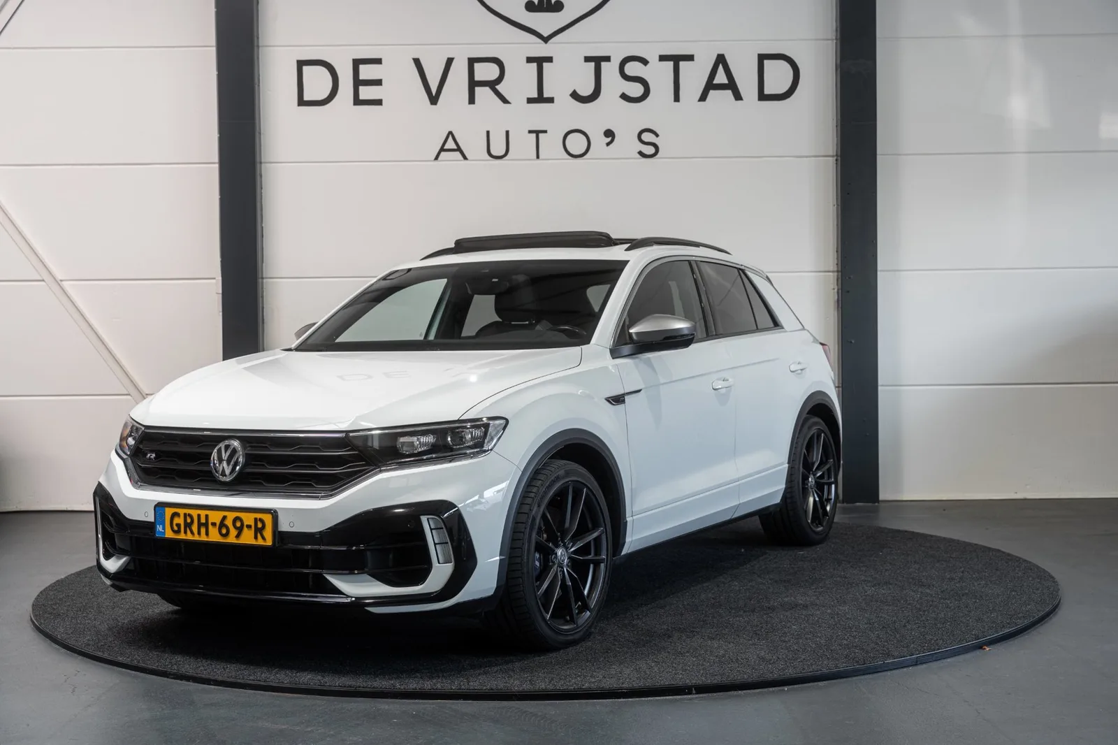 Volkswagen T-Roc (2020) — foto 1