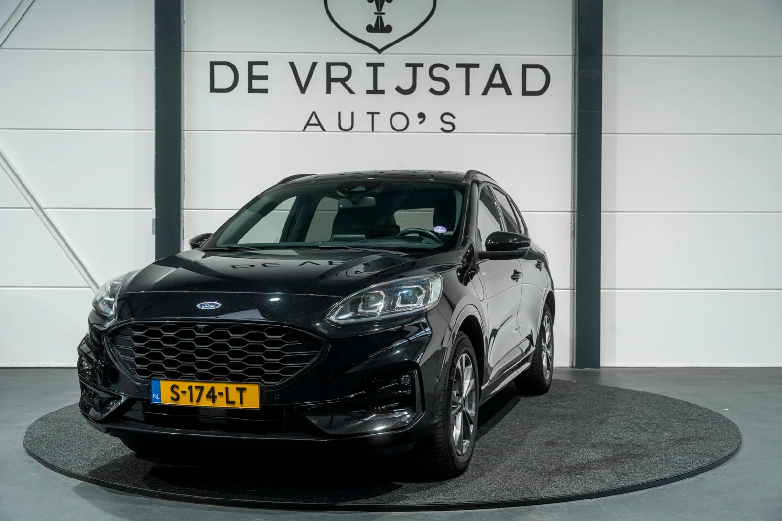 Ford Kuga (2021) — foto 1