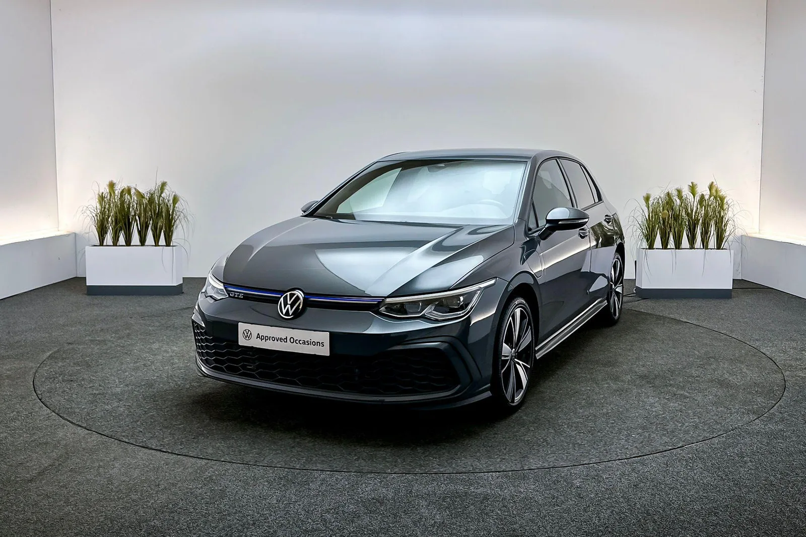 Volkswagen Golf (2021) — foto 1
