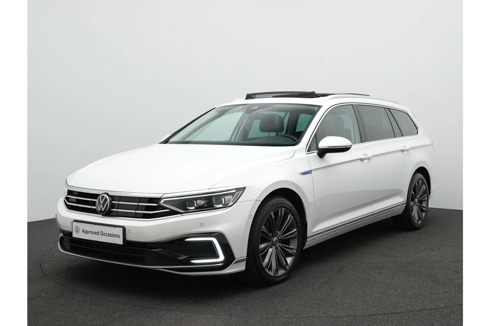 Volkswagen Passat (2022) — foto 1