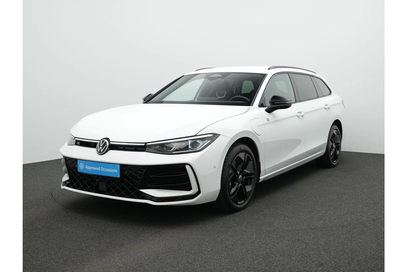 Volkswagen Passat (2024) — foto 1
