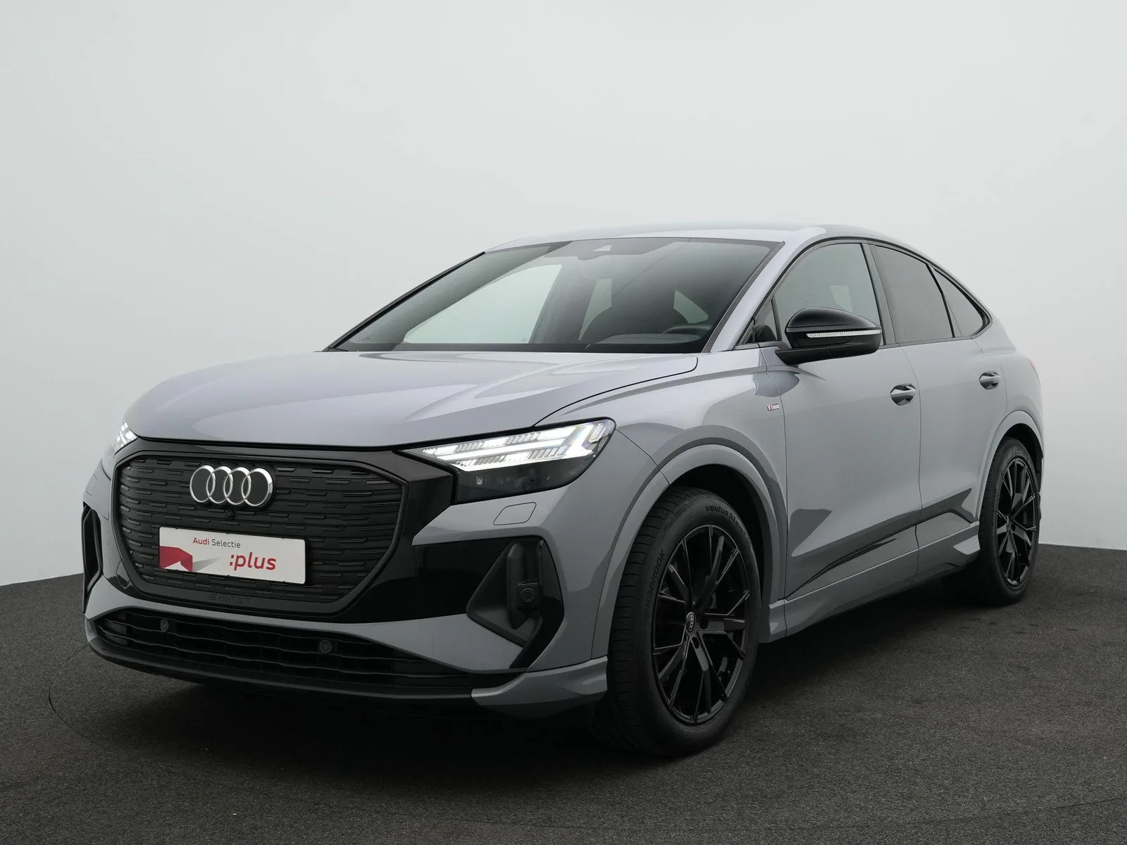 Audi Q4 e-tron (2021) — foto 1