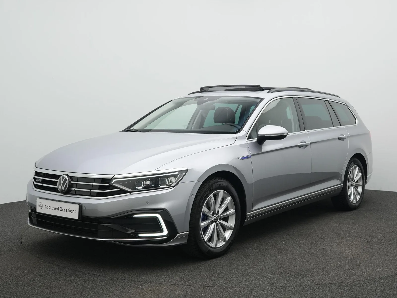 Volkswagen Passat (2023) — foto 1