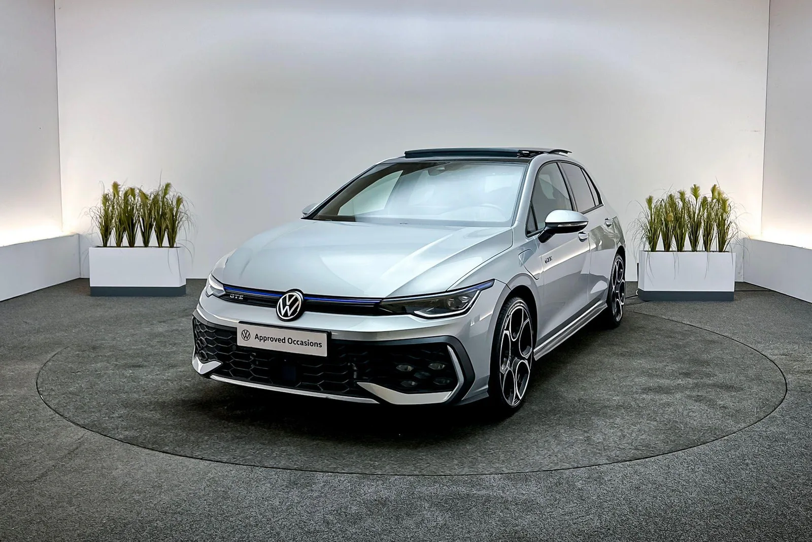 Volkswagen Golf (2024) — foto 1