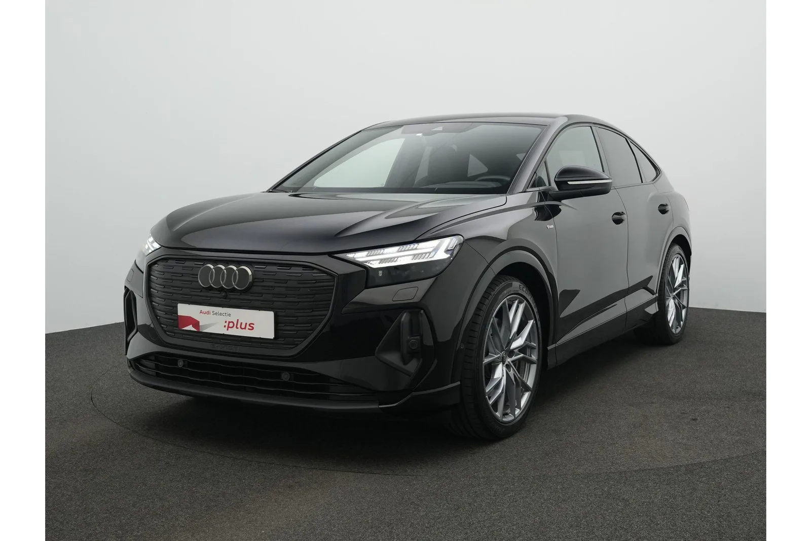 Audi Q4 e-tron (2023) — foto 1
