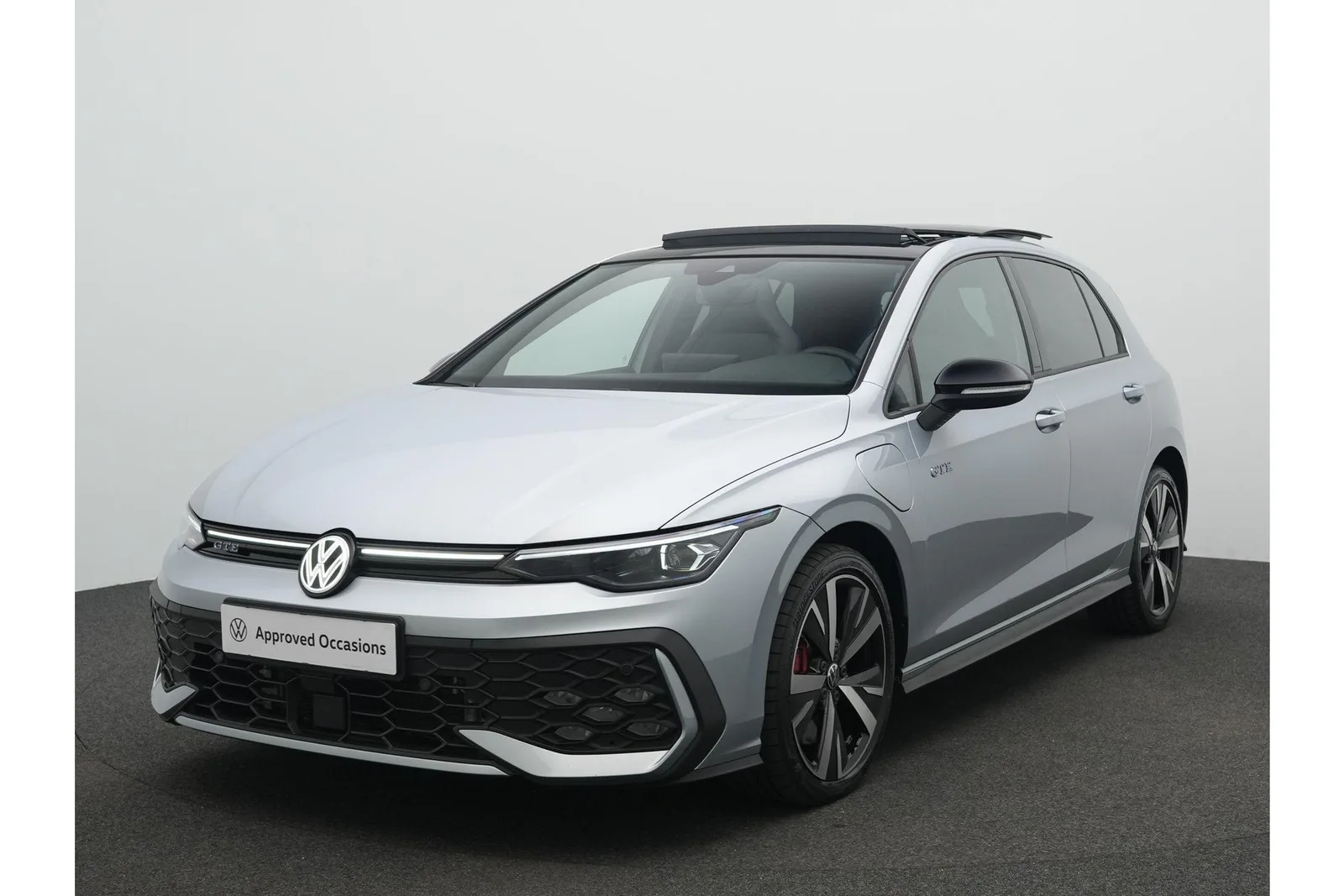 Volkswagen Golf (2024) — foto 1